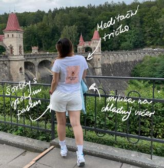 Připravte se na léto s naším dokonalým setem! Sladěné tričko a kraťasy pro vás a stylový obojek a vodítko pro vašeho psího...