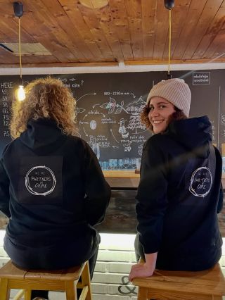 Pro všechny městský dvojky, co spolu dávají vibe. Mikina Partners in Crime je ready na venčení i na kafe ve městě. 👉...